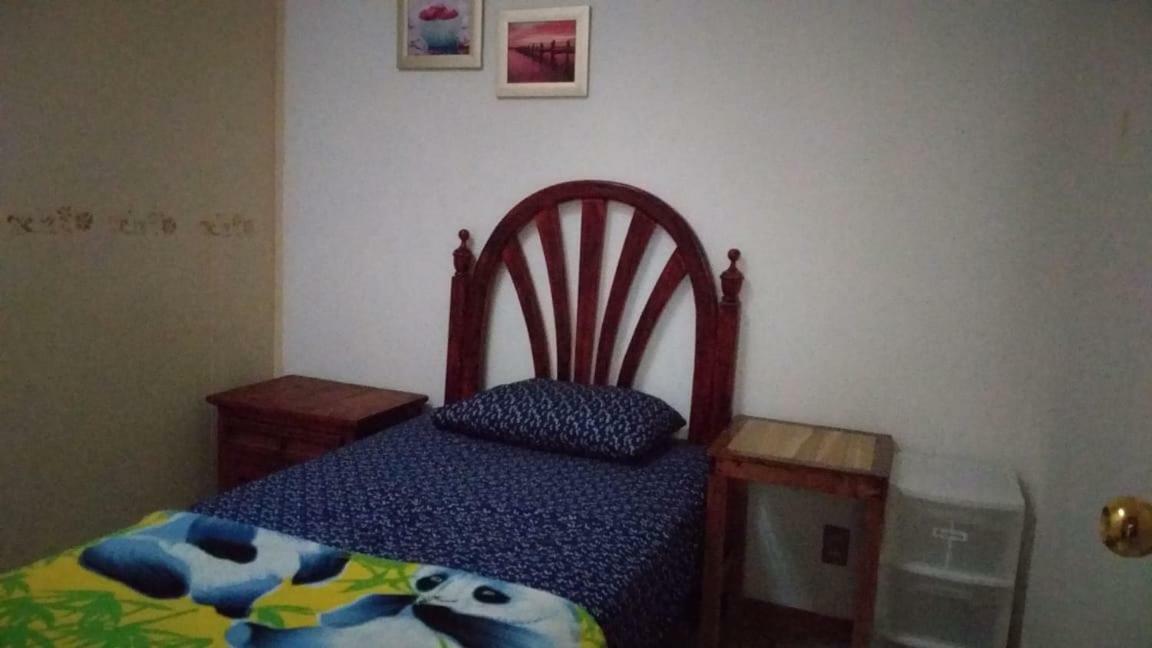 レオン Julio Houseホステル エクステリア 写真
