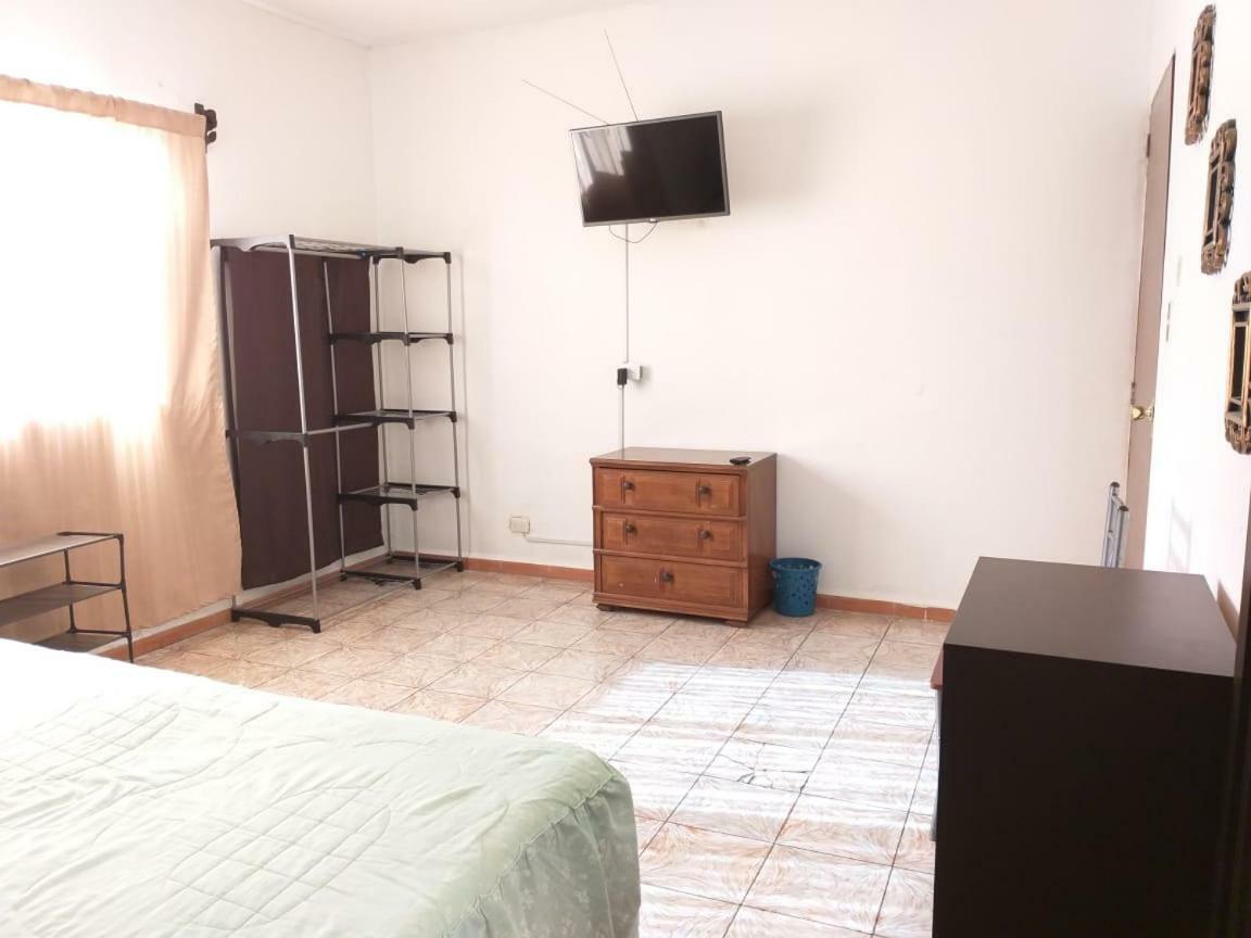 レオン Julio Houseホステル エクステリア 写真