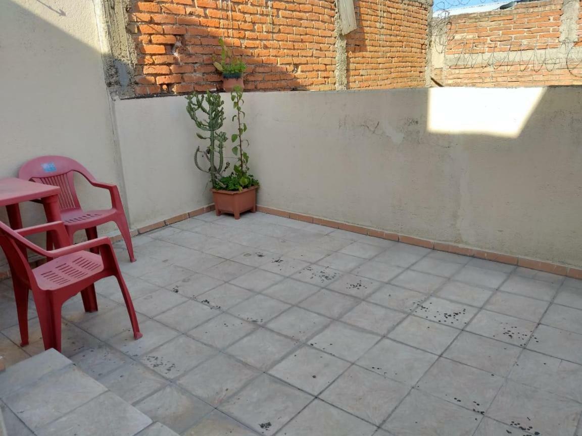 レオン Julio Houseホステル エクステリア 写真